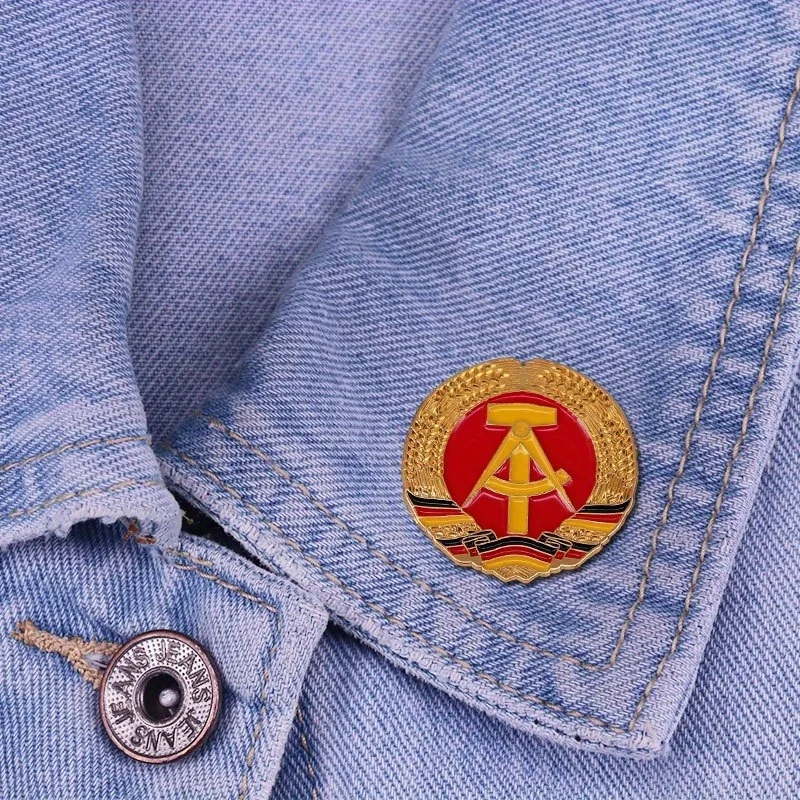 Flag of East Germany Lapel Pin -The German Democratic Republic Official National Flags Badge Retro Brooch view 5