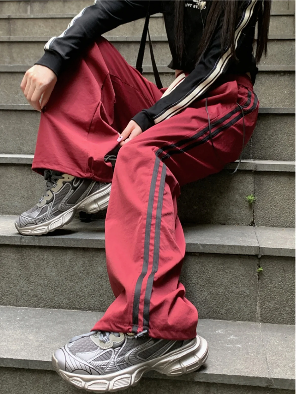 Women's Wine Red Baggy Striped Pants 90s Vintage Streetwear Oversize Y2k Trousers Korean Harajuku Parachute Pants 2000s Clothes