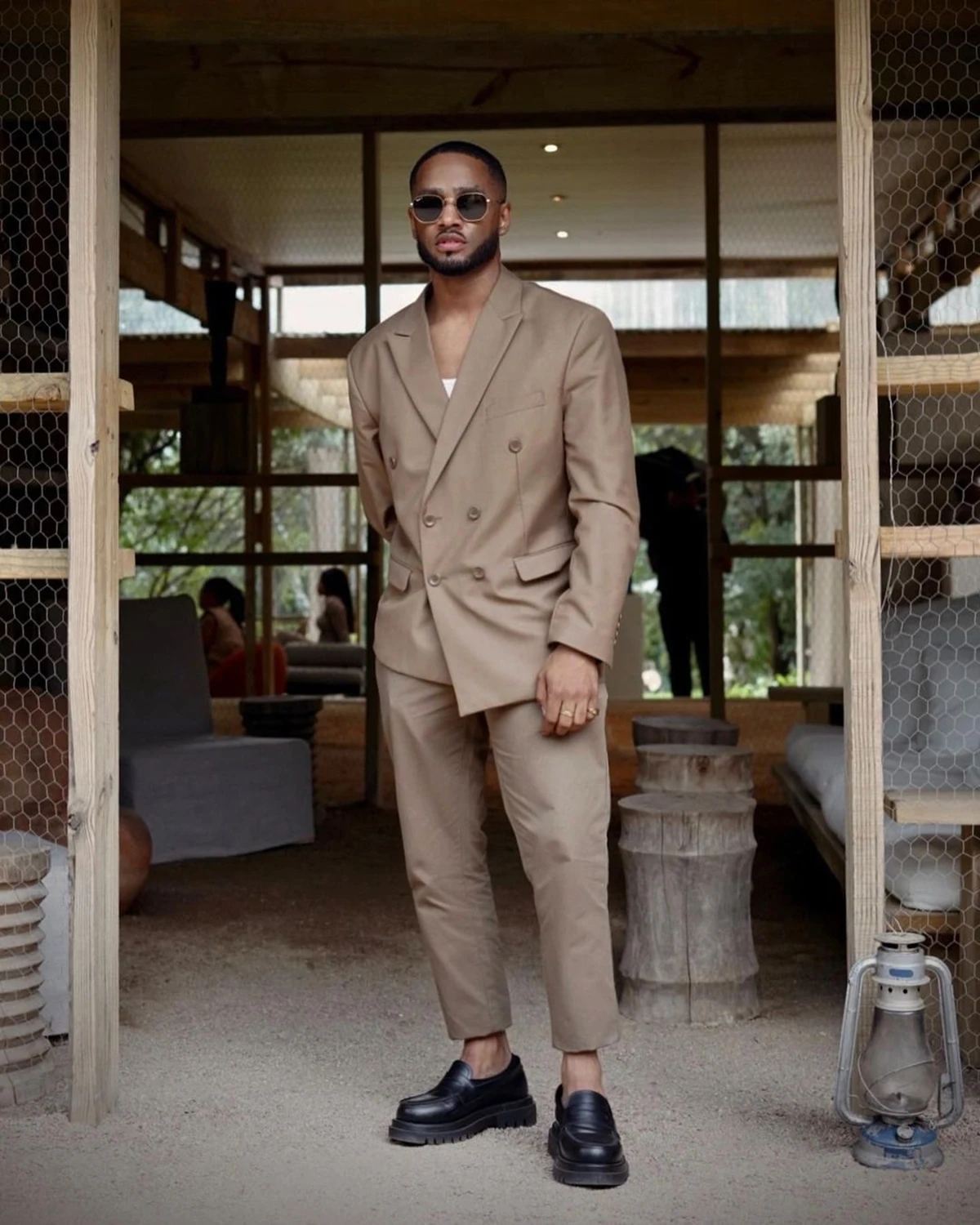 Traje marrón para hombre, Blazer de 2 piezas, pantalones de doble botonadura, esmoquin de solapa con visera, traje de negocios holgado, traje moderno para novio y boda