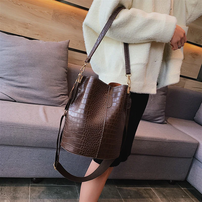 Fashion Women 2021 New Pattern Single Shoulder Bucket Large Capacity Broadband Messenger Bag Handbags Luxury Handbag