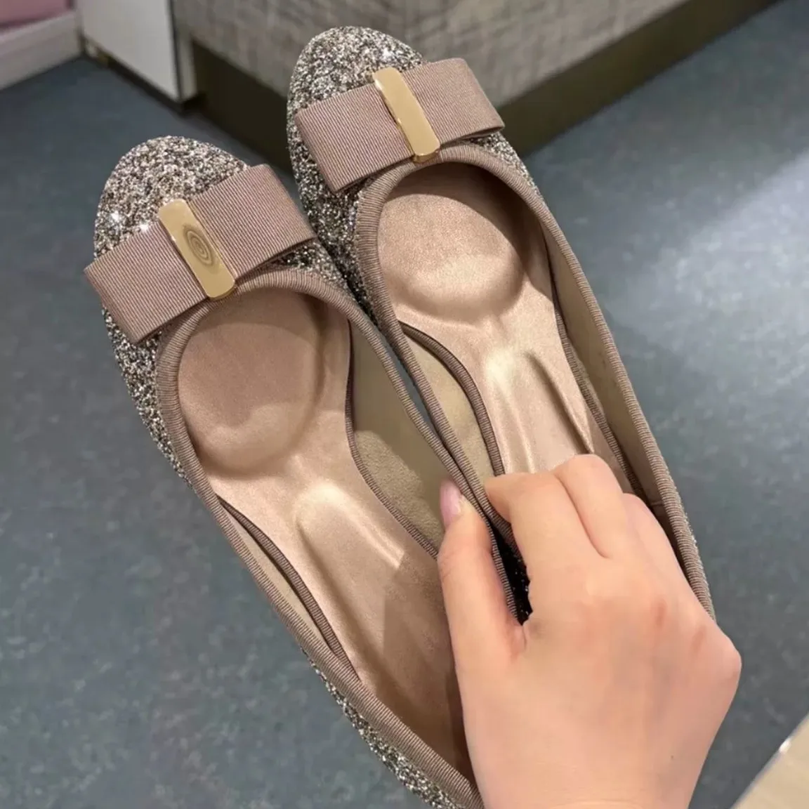 

Women Bow Decoration Sequin Flat Shoes Outdoor Shallow Mouth Casual Women Shoes Mary Jane Ballet Shoes Comfortable Fashion