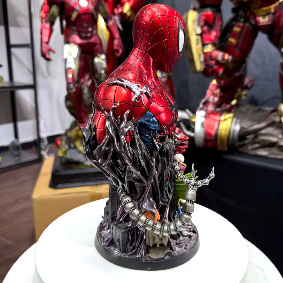 Nova estatueta genuína do homem-aranha da marvel em estoque, estátua do busto, super-herói quebrando livre gk colecionável, perfeita como presente de aniversário