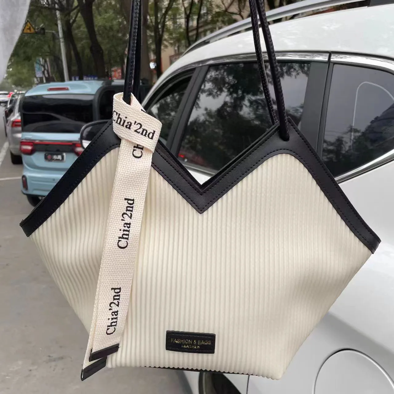 

high capacity one shoulder commuter handbag Large capacity bag for women 2024 new student tote bag