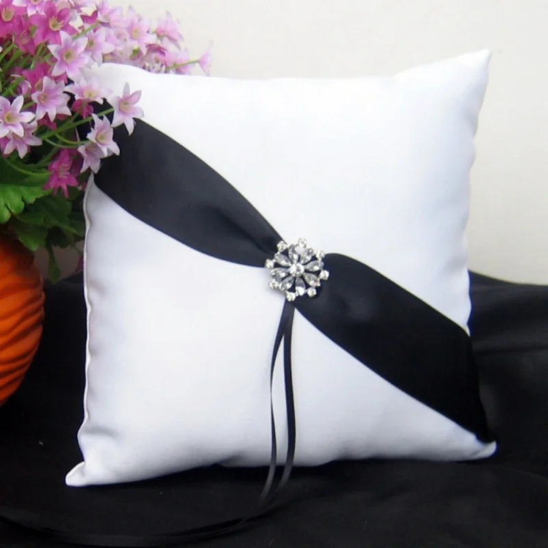 Free Shipping Wedding Black Diagonal Ribbon Round Water Diamond Ring Pillow Customized Ring Pillow