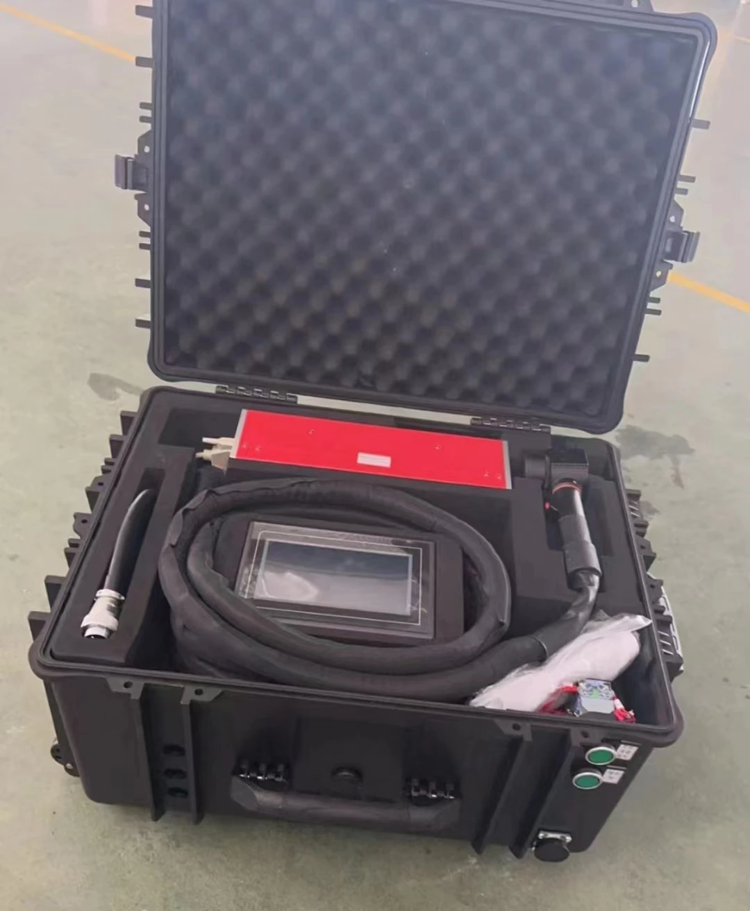 200W igh Effiiency Pulse Lasr Cleaning Mchine for Heavy uty Rust and Coating Laser Paint Cleaner