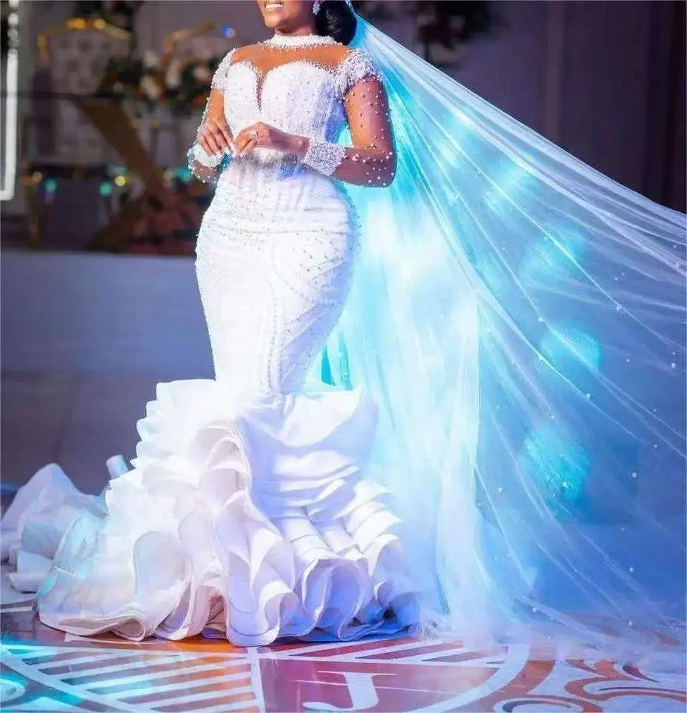 Personalizado alta pescoço contas brilhantes apliques vestido de casamento trem varredura plus size em cascata babados vestido de noiva