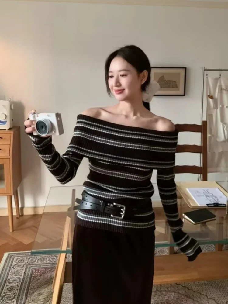 Korean Style Long Sleeve Knitted Base Shirt Women's Fashion Shoulder Bared Top Comfortable Soft Material Daily Wear