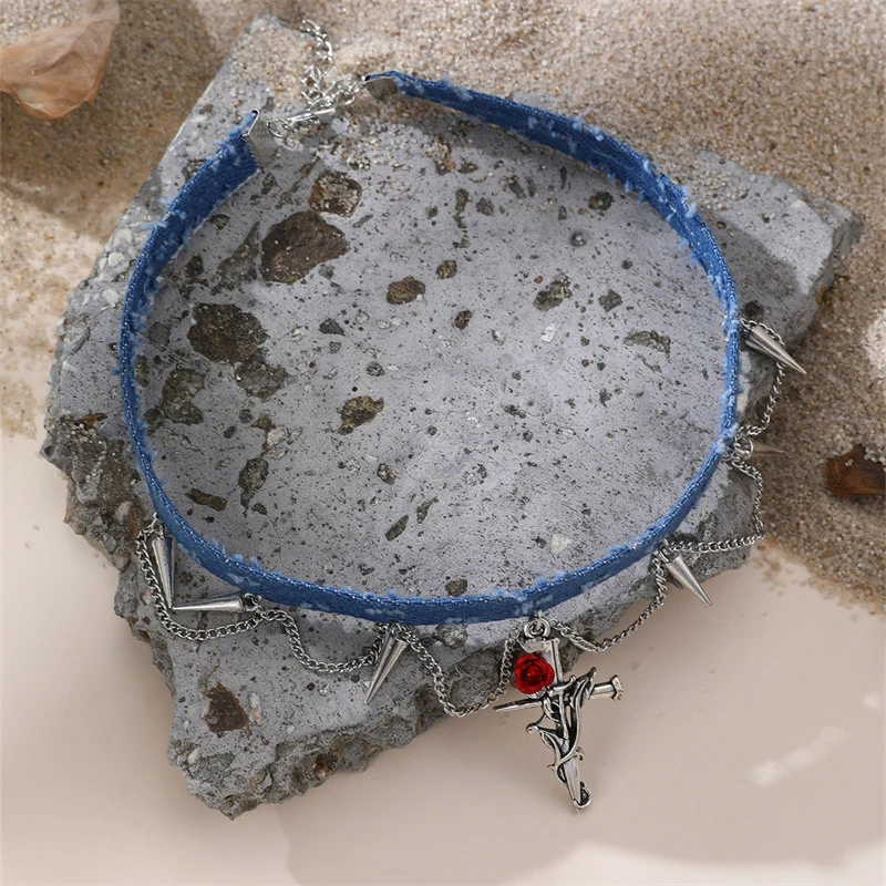 1pc Blue Denim Beaded Choker Necklace – Punk Style with Metal Hardware, Handcrafted Choker.
