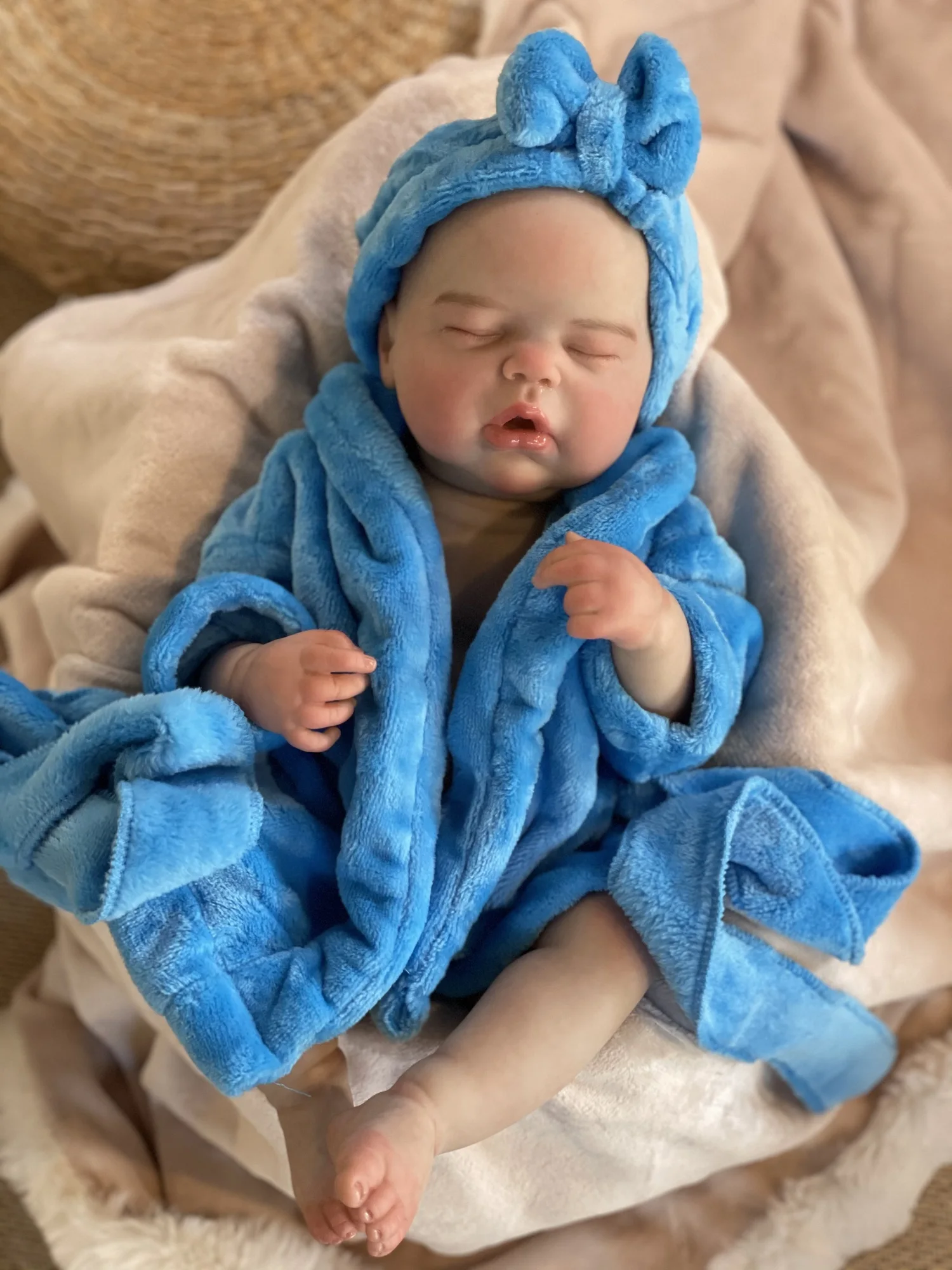 

Кукла-реборн мальчик Алексис Бебе 18-20 дюймов с халатом, полностью виниловая, реалистичная, с рисованным лицом, без волос