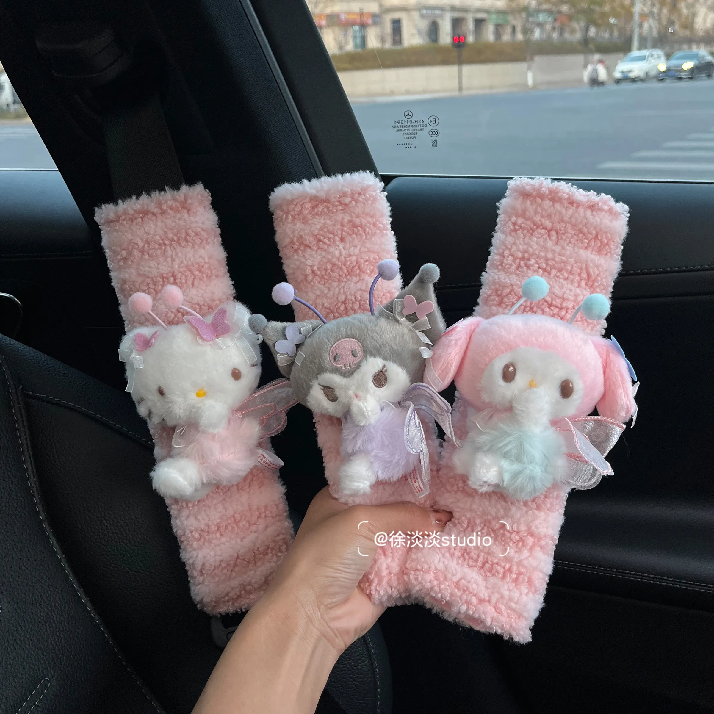 

Hello Kitty Car Seat Belt Covers Plush Doll Soft Velvet Shoulder Pad Safety Belt Cover for Adult Kid Car Interior Accessories
