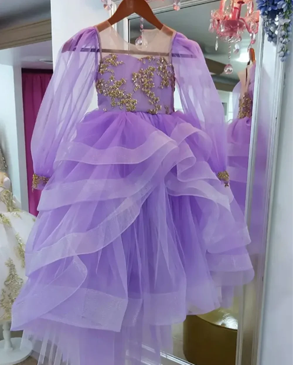 

Customized Lavender Flower Girl Dresses For Wedding Tulle Gold Appliques Elegant Princess First Communion Formal Events Gown