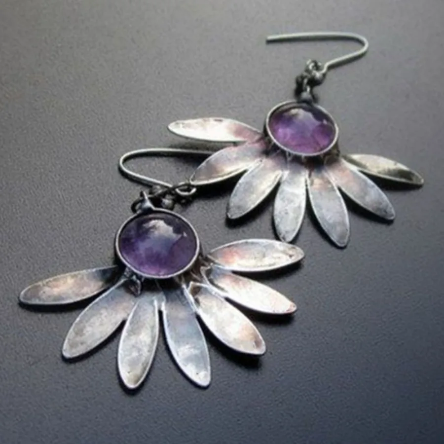 

Bohemian Vintage Leaf Earrings for Women & Men, Perfect for Party & Daily Wear