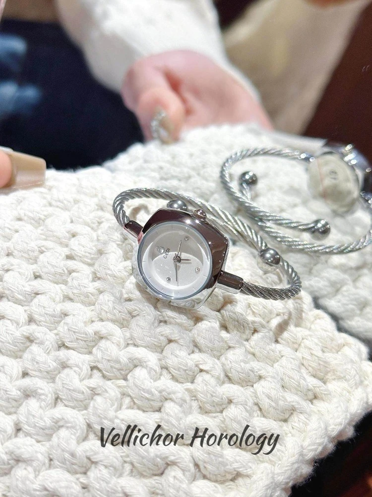 Women's Fashionable Niche Elegant Bracelet Waterproof Quartz Round Delicate Everyday Analog Watch for Wrists 14-18CM