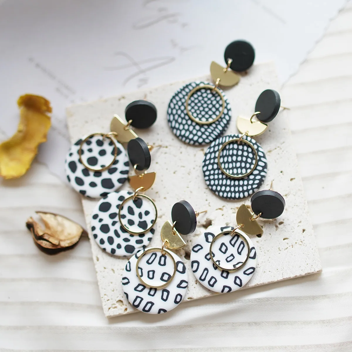 

Black and White Dots Circles Mable Sector Ring Dangle Handmade Polymer Clay Earrings Trendy Pop Fashion Women's Accessories Gift