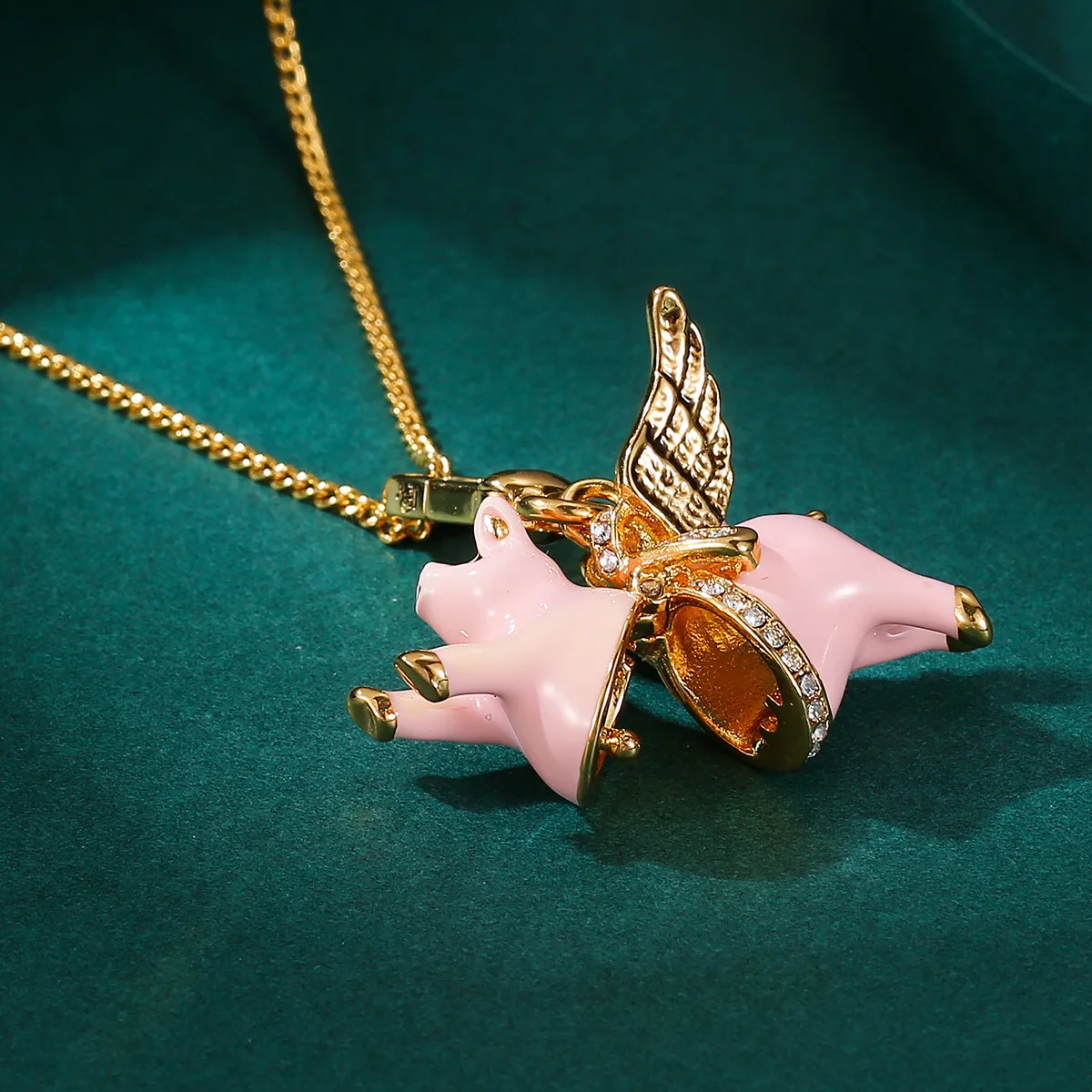 

1Pc Fashionable Pink Openable Enameled Pig Pendant, Women's Jewelry Cute Pig Wings Design, Metal Accessories Decor Gift