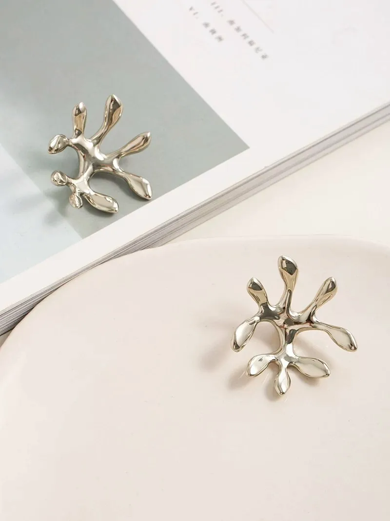 Titanium Silver Creative Cabinet Handles Copper Decor Drawer Knobs Unique Single Hole Cupboard Wardrobe Pulls Handle with Screw