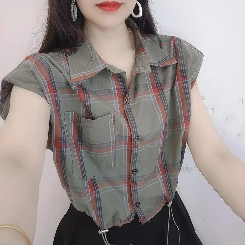 

Минималистичная пригородная новая летняя женская рубашка с воротником-поло в клетку на пуговицах и карманами на шнурке, модная свободная рубашка без рукавов, блузка