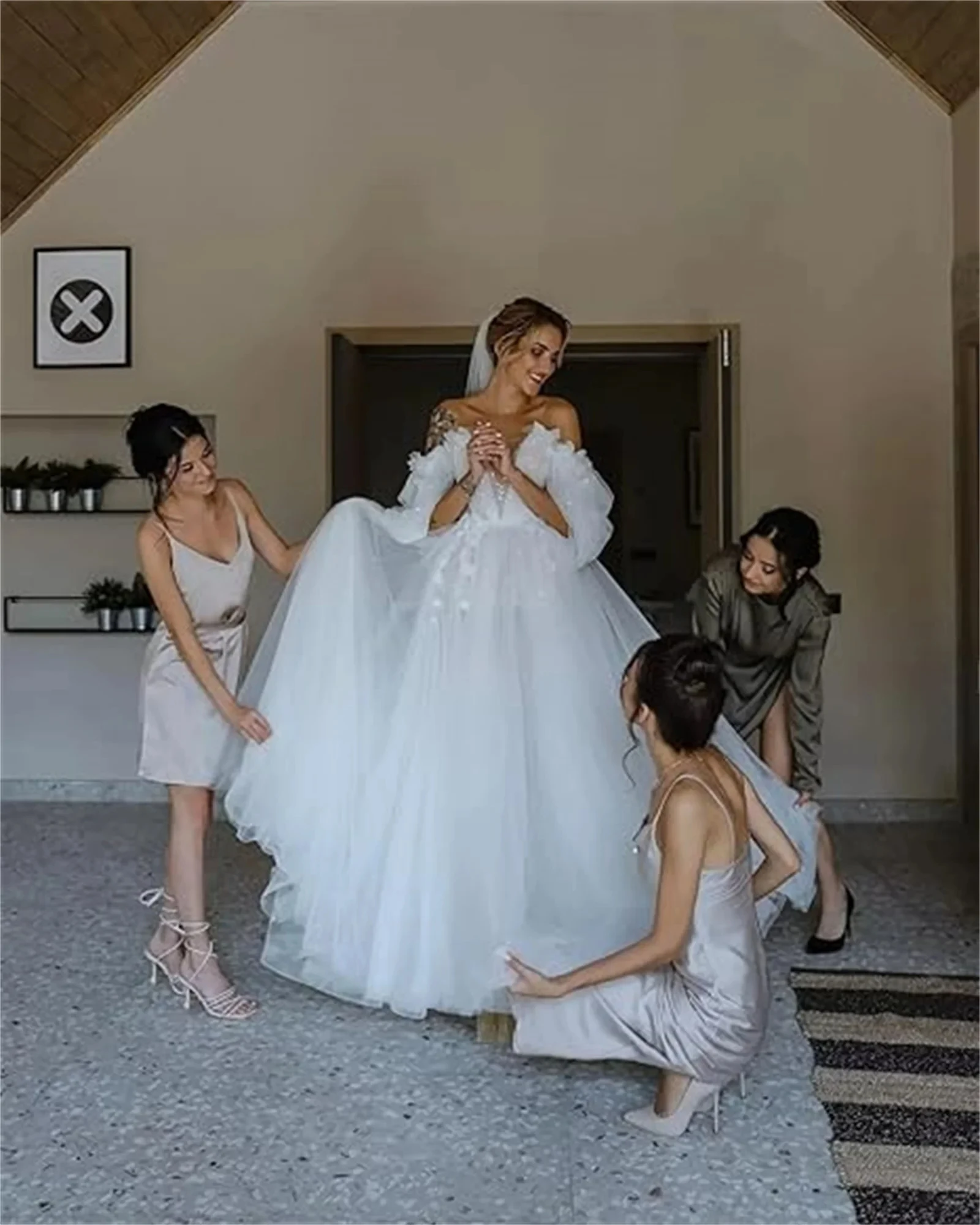 Abiti da sposa Boho con spalle scoperte e fiori per la sposa Abito da sposa lungo bianco in tulle