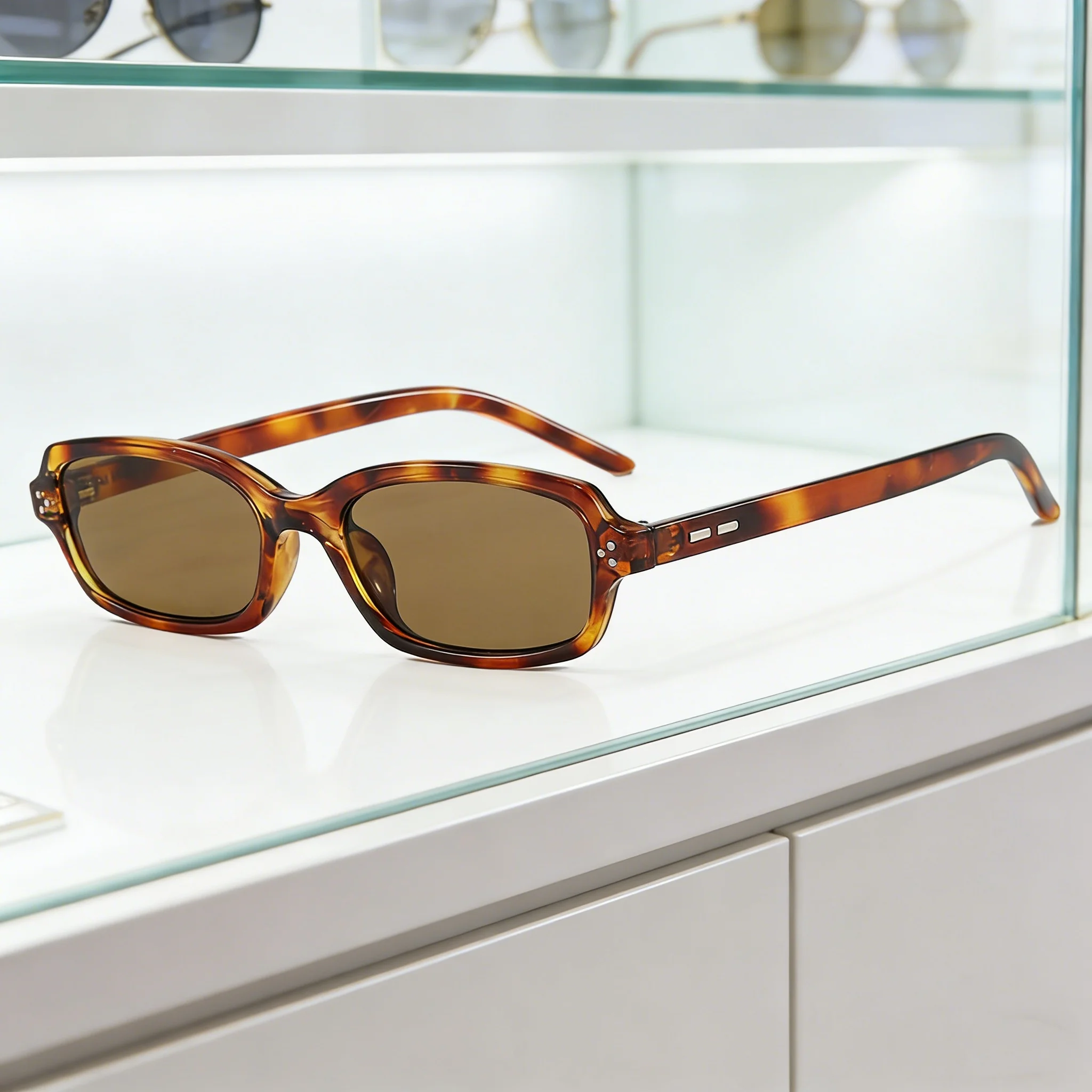 

2026 New Fashionable Personalized HD Square Small Frame Women's Sunglasses Retro Neutral High Quality Sunscreen Glasses