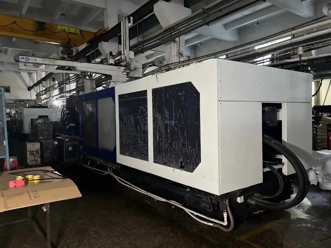 900 Ton Desktop Plastic Injection Molding Machine with Servo Motor Large Heavy Duty Molding Equipment Custom