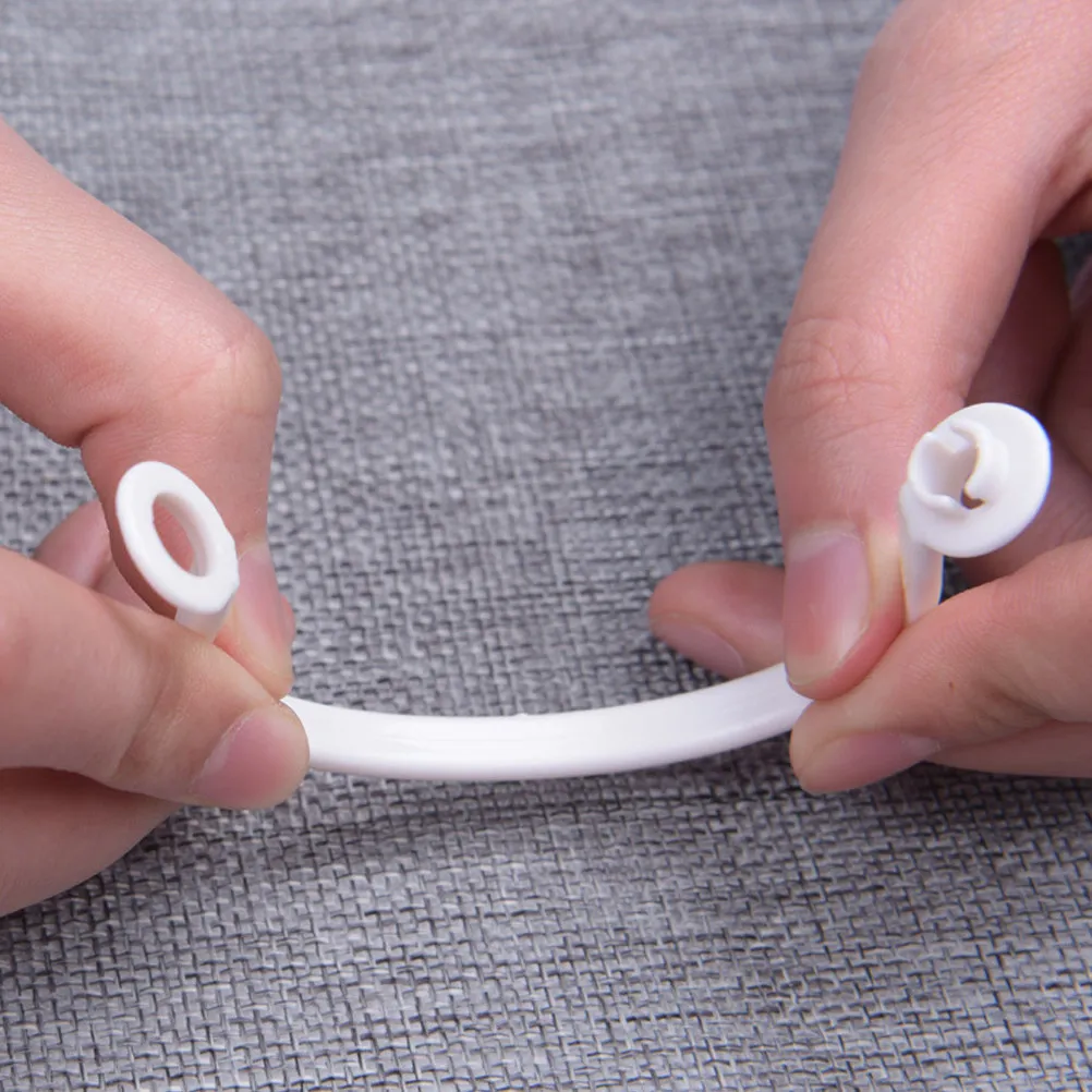 60Pcs Plastic Curtain Hanging Rings Circular Shape No Scratch Surface Easy Install for Living Room Bedroom Kitchen Home Decor