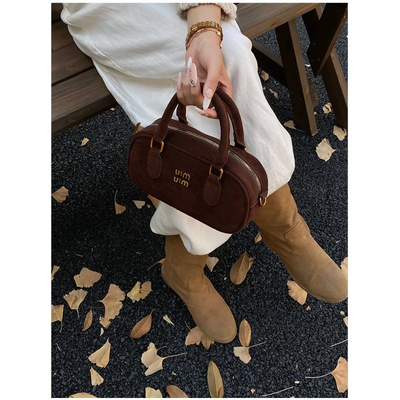 Modieuze dames messengertas gemaakt van premium leer, prachtig Parijs, casual vintage, nette look ​