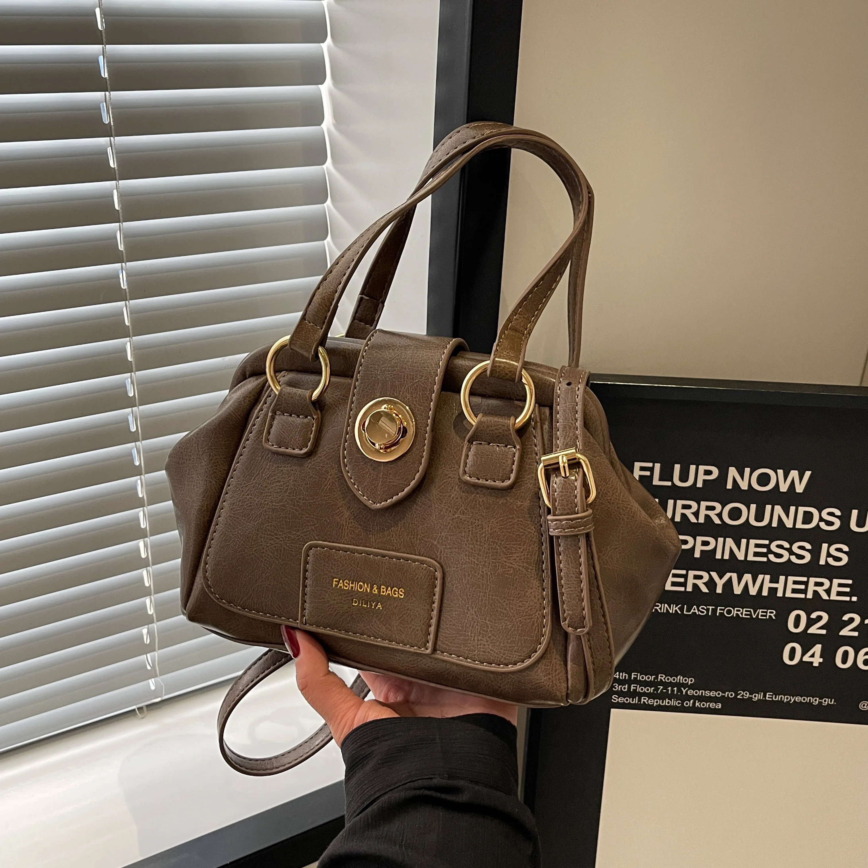 

Pure color superior feeling fashion clip-on handbag with all kinds of ladies tote bag high-capacity Boston bag