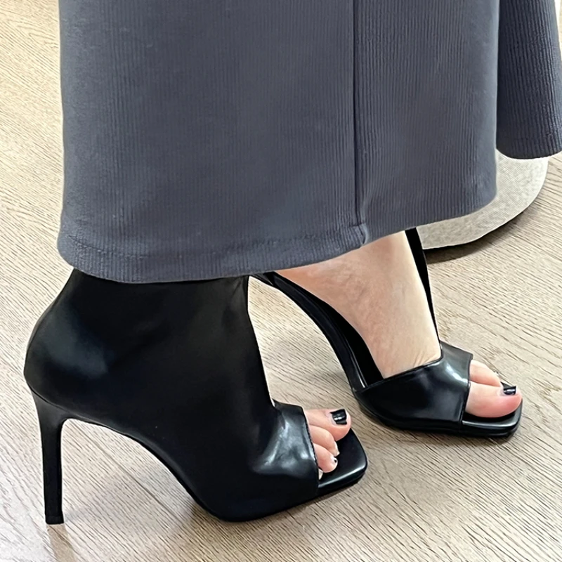 2024 kwadratowa głowa letnie fajne buty Peep Toe rzymskie sandały 10cm cienkie obcasy czarne skórzane sandały 35-39 boczne wydrążone buty damskie