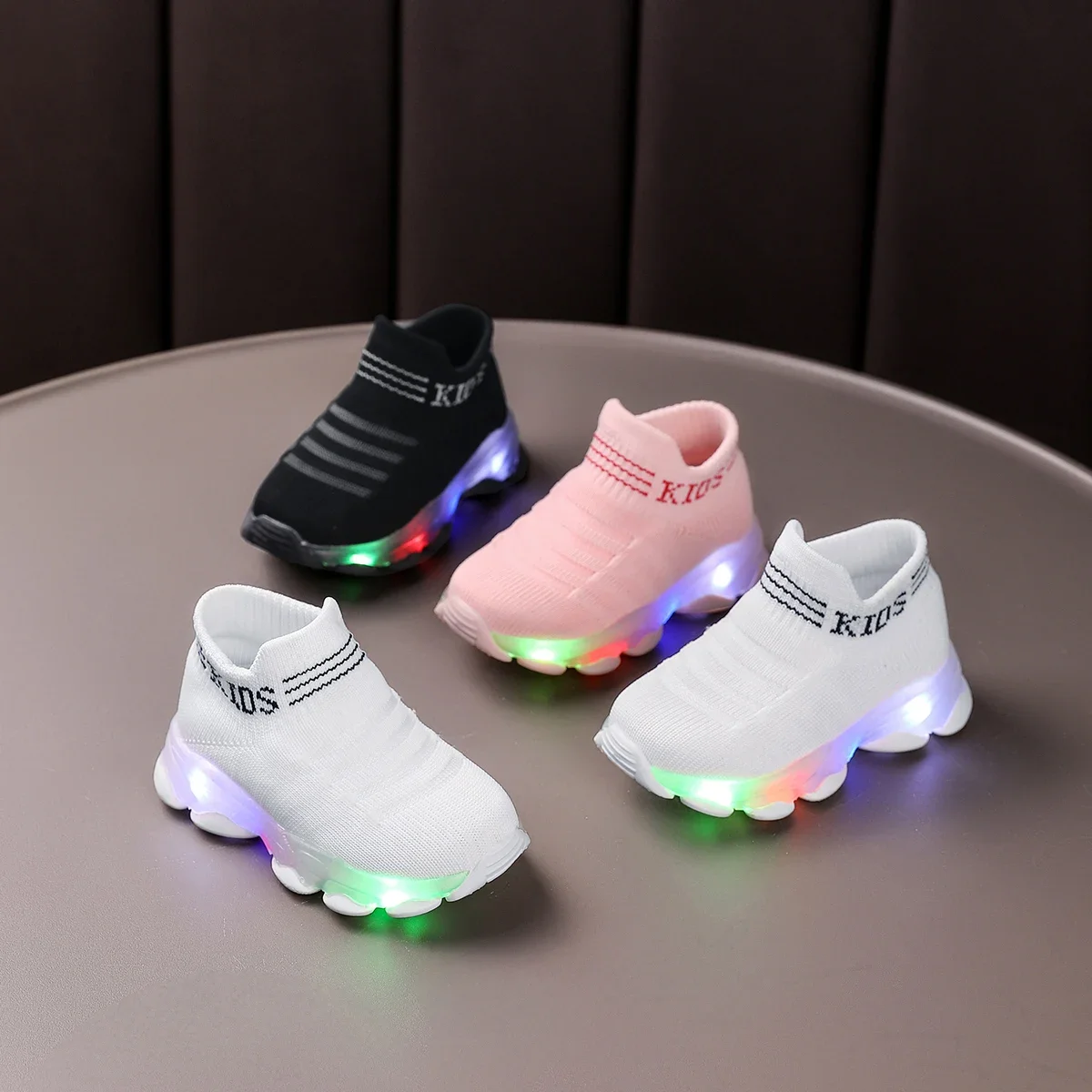 

2025blackandwhite pink baby and toddler girls' pink sports shoes with LED lights, illuminated shoes, comfortable and breathable