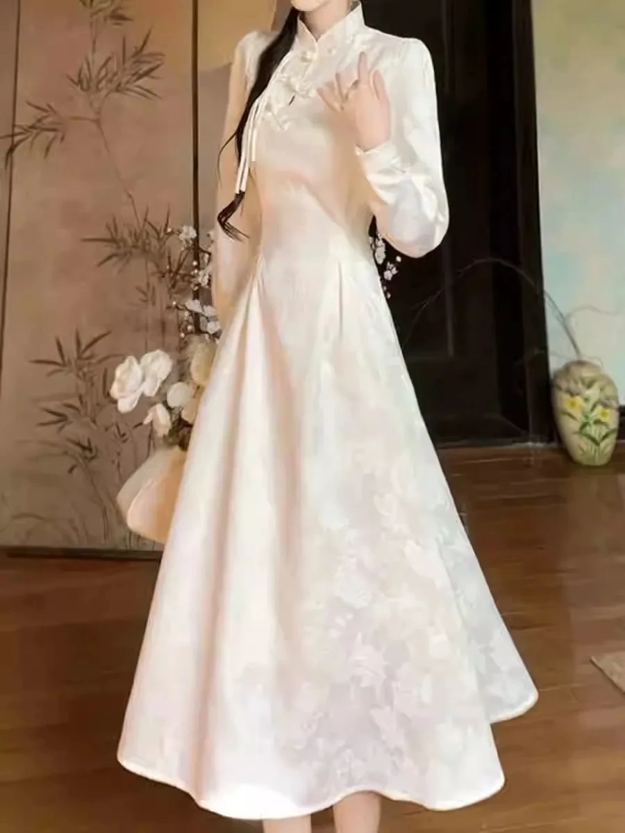 فستان شيونغسام محسّن على الطراز الصيني الجديد للنساء لخريف وشتاء مع مزاج خفيف وناضج ومزاج تنحيف أنيق