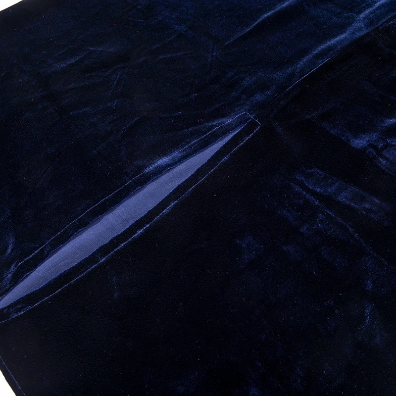 กระโปรงผ้าไหมกำมะหยี่ผู้หญิง ความยาวปานกลาง ผ้าไหมมัลเบอร์รี่ 100% ซับในสีกรมท่า เอวยางยืดสูง ดีไซน์เก๋ไก๋ รุ่น QQ011