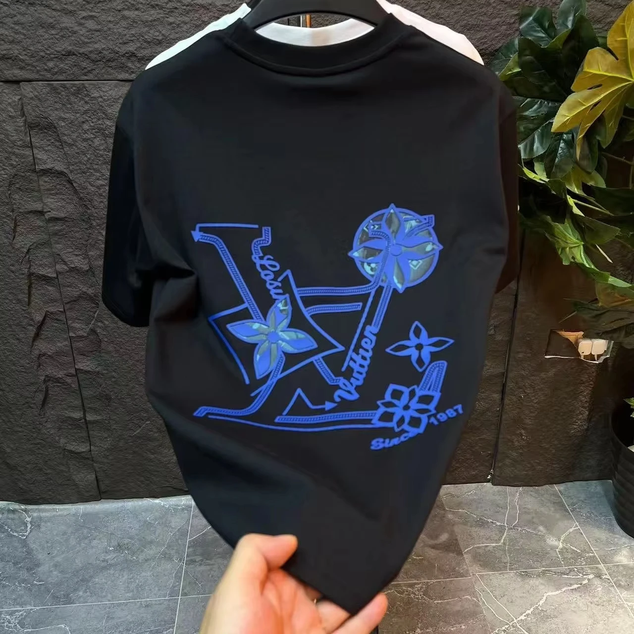 2026 New Loose-fitting blue floral lettering print Tee suitable for both men and women Luxurious streetwear short-sleeved top