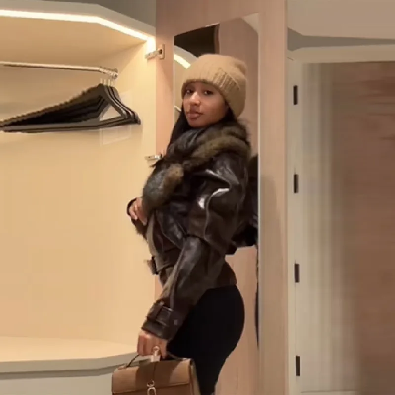 

Винтажная роскошная кожаная короткая куртка с поясом в стиле пэчворк, пушистый воротник из искусственного меха, топ с длинными рукавами, 2025 г., женское зимнее пальто высокого качества