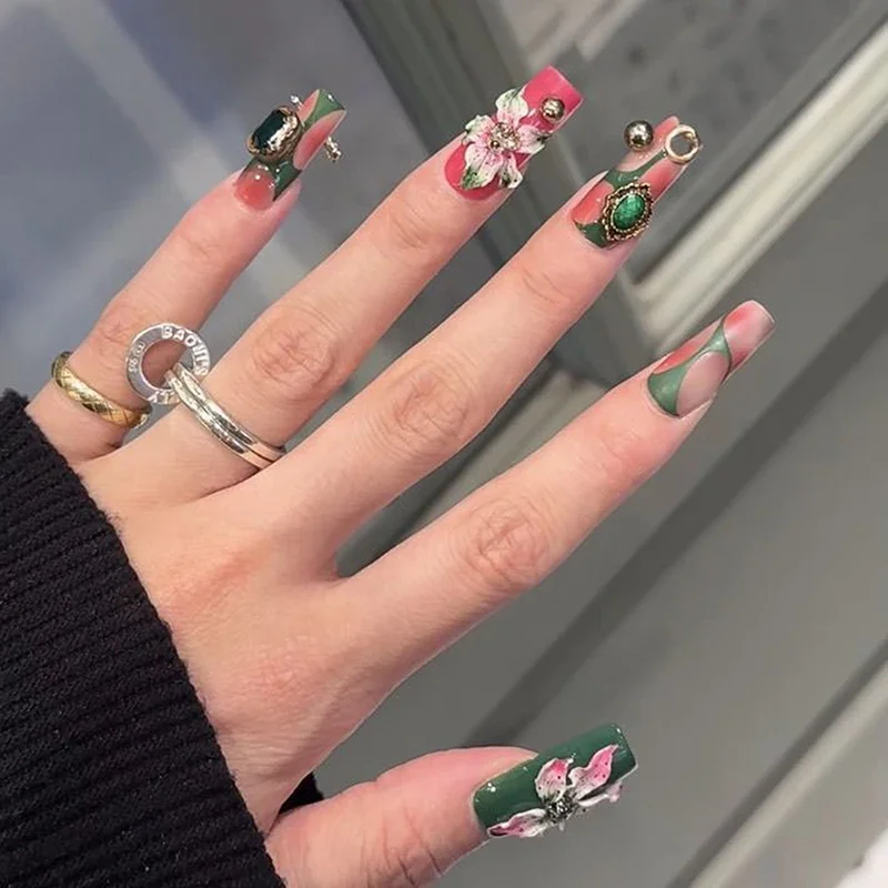 Stampo per nail art 3D modello in silicone trasparente con design curvo di fiori di giglio per decorazioni per unghie fai da te