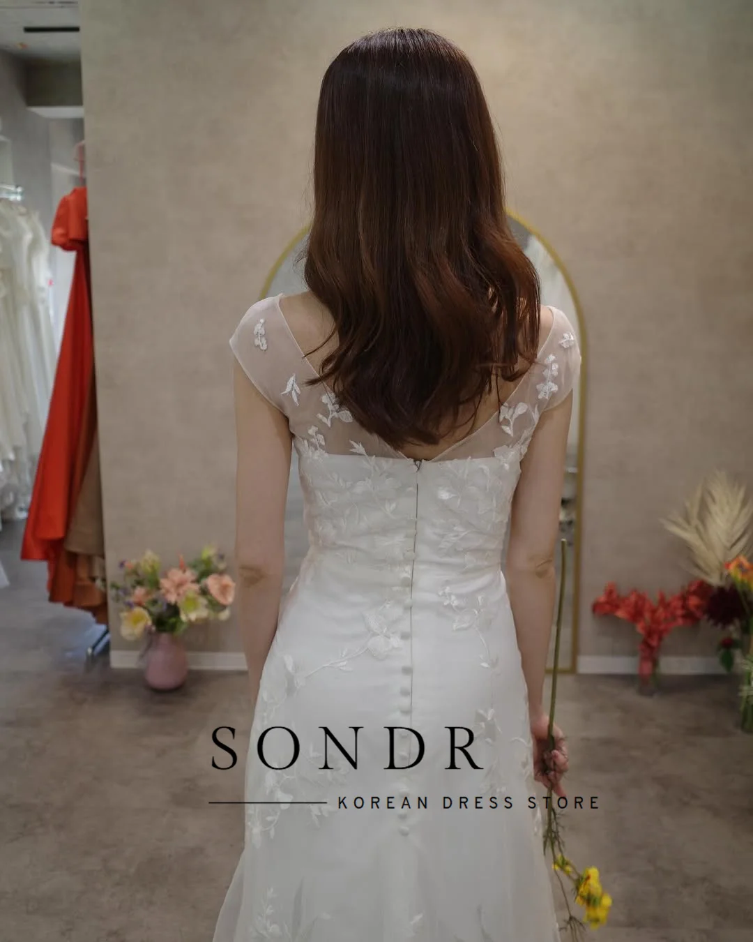 Sondr Vintage Lace Japanese Wedding Dresses Cap Sleeves Backless with Buttons Bridal Gown Customized Women Party Dresses 2026