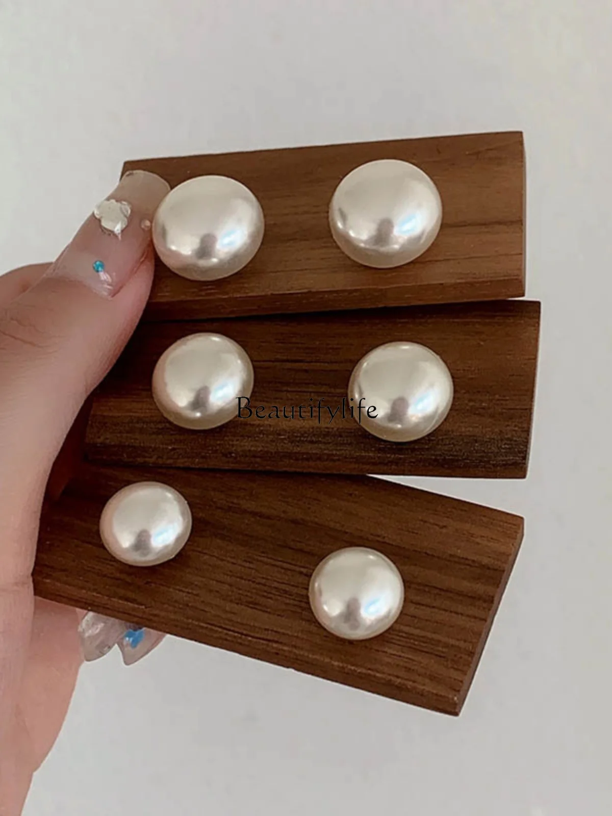 

Flat round Steamed Bread Pearl Stud Earrings for Women 2023 New Hong Kong Style Vintage Earrings Earrings