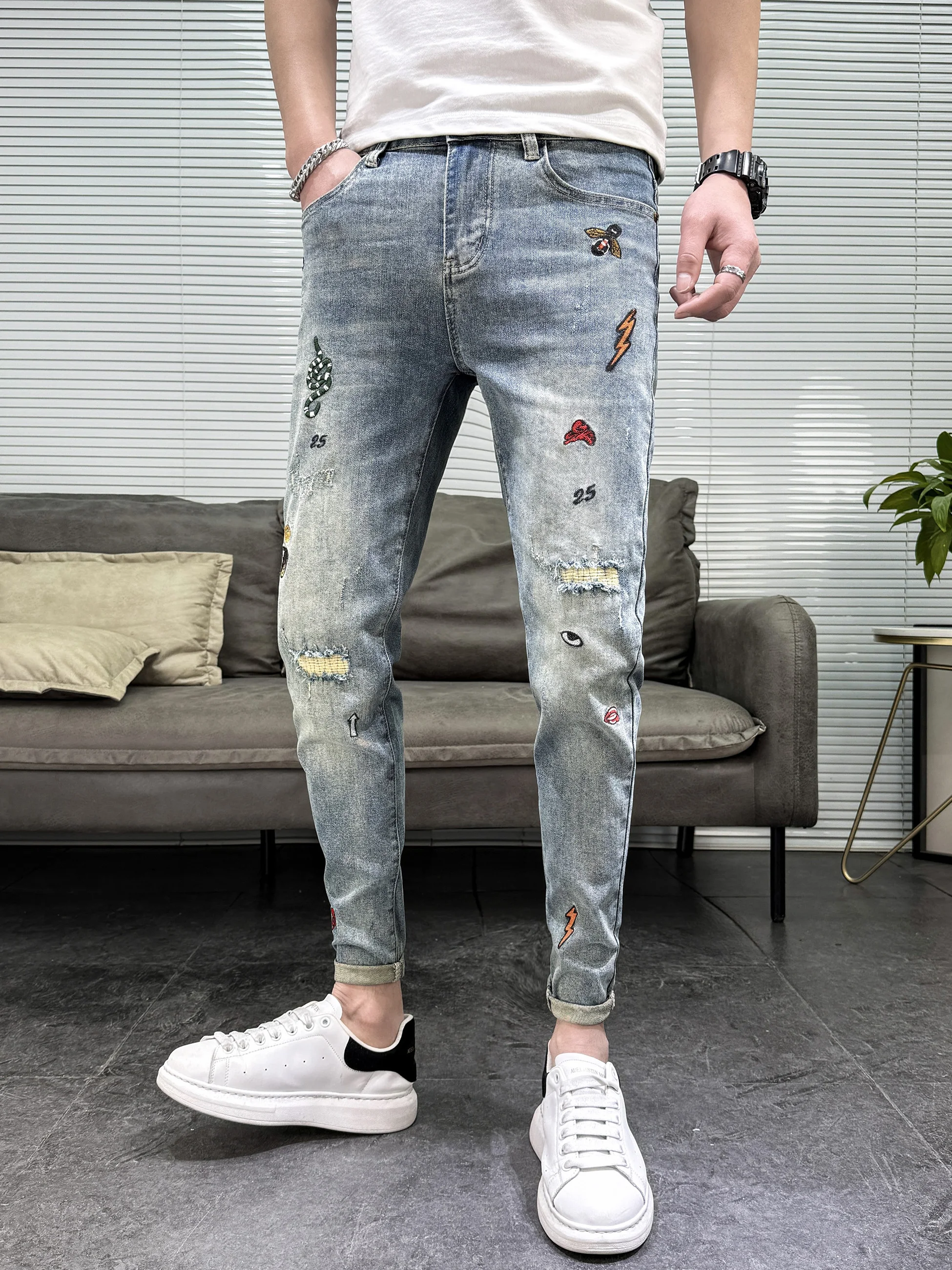 

Fashionable Embroidered Denim Jeans Men's High-Rise Slim Fit Long Pants Trendy Hole Design Korean Style Spring 2025