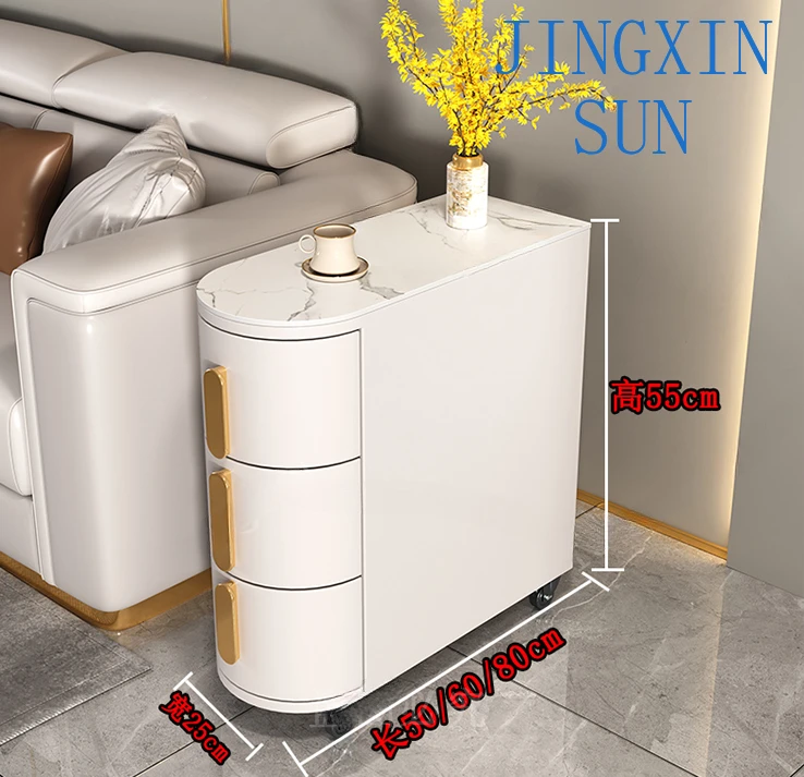 The bedside table is simple and modern, with a narrow edge cabinet in the bedroom. It can be moved, with wheels