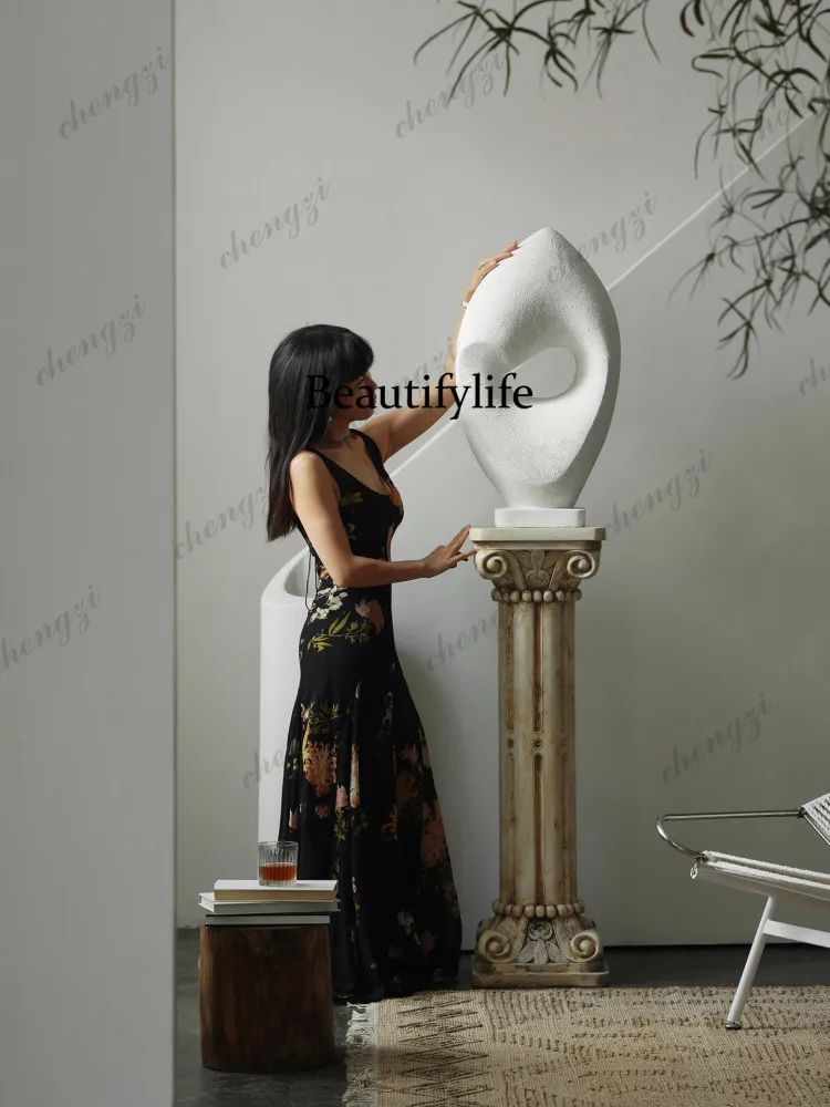 Retro Roman column abstract sculpture Taichung antique art floor ornament clothing store homestay decoration