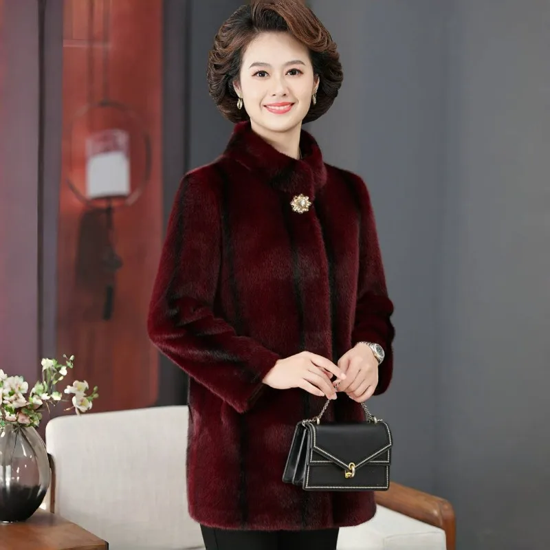 Fashionable Fur Coat for Middle-aged and Elderly Women, Elegant Fur Integrated Coat Noble Mom Winter Coat Imitating Mink Fleece,