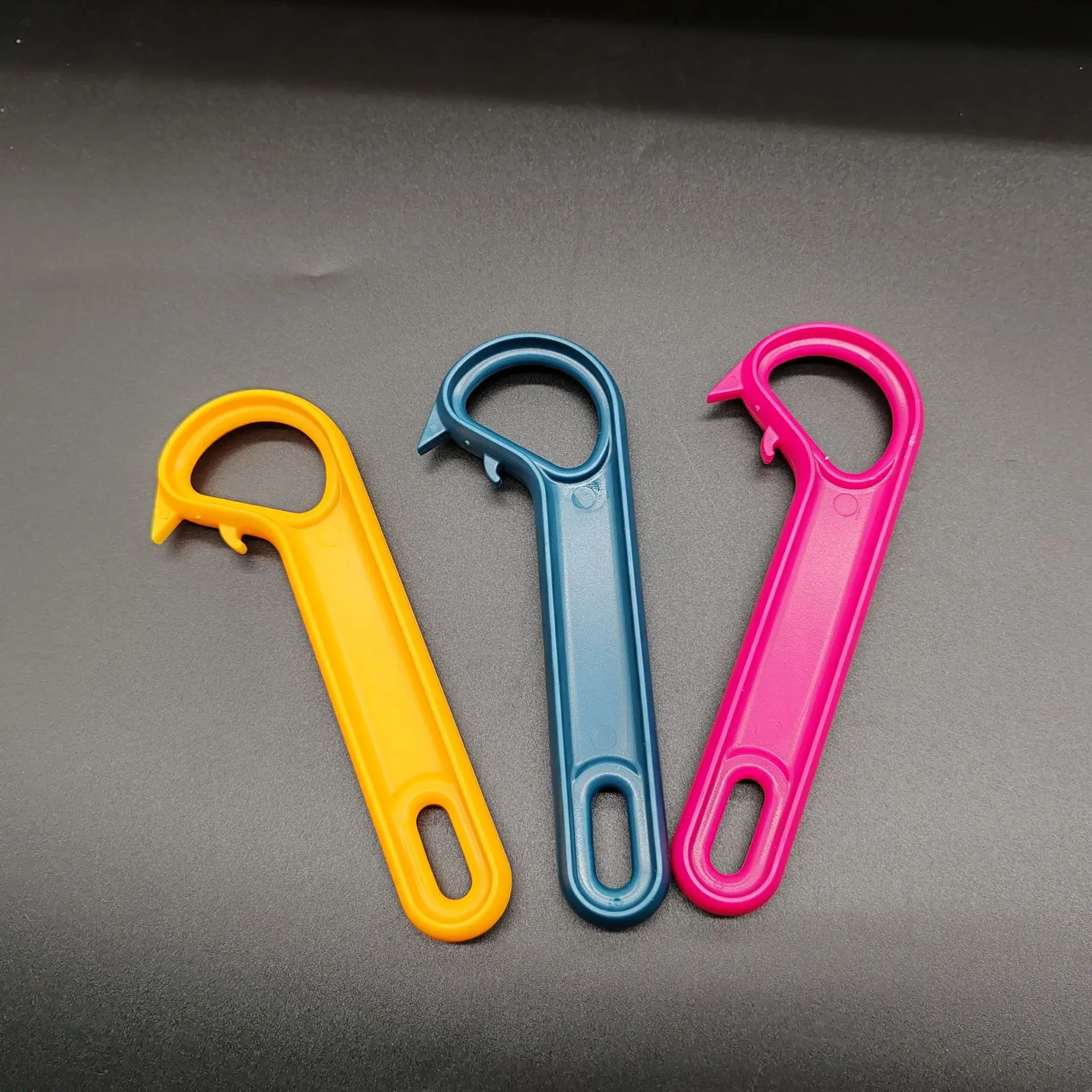 The Pull Tab Can Opener Suitable for Various Cans with Pull Tabs，Effectively Prevent Injuries To Fingers and Nails