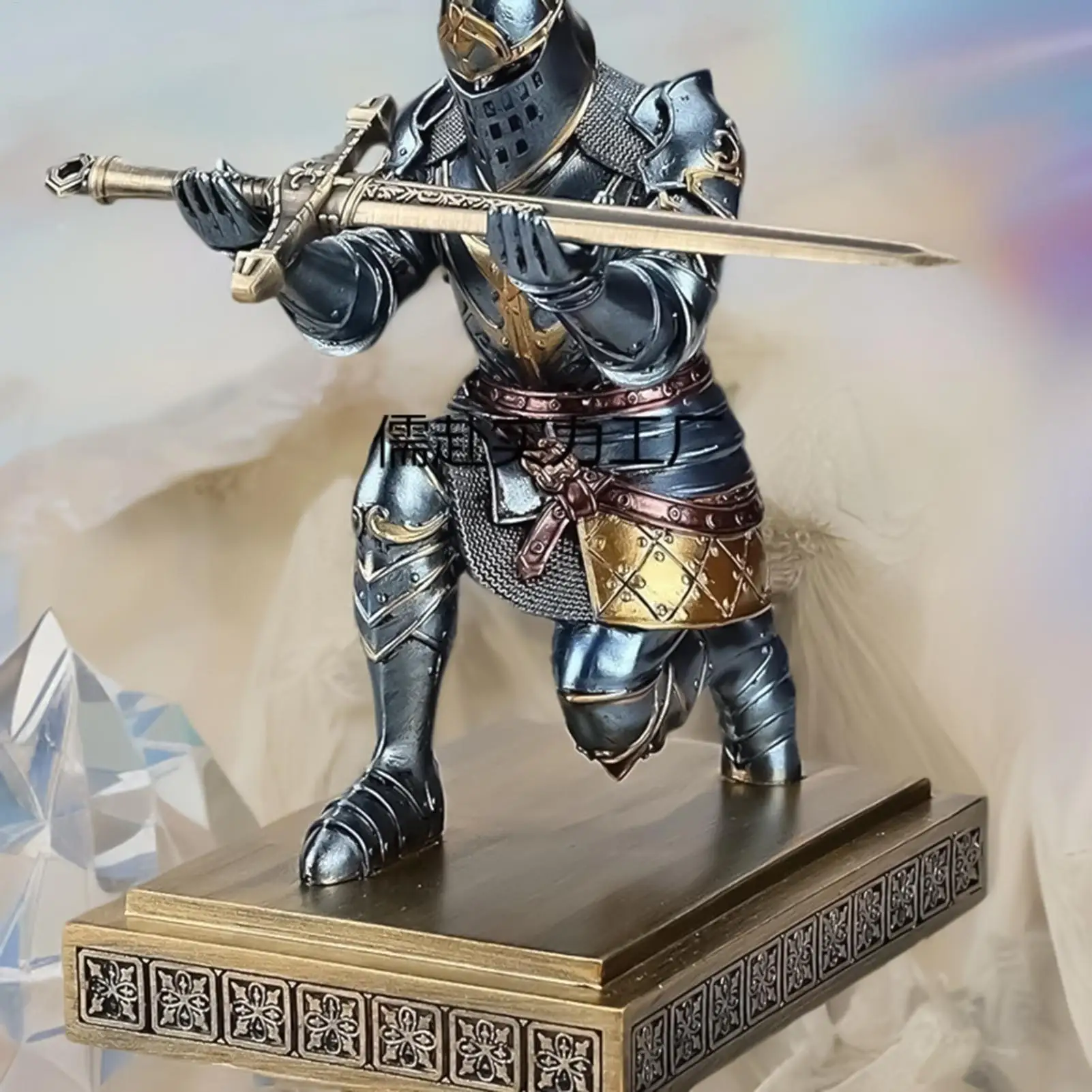 Knight Sculpture Pen Holder Unique Desk Organizer for Artist Teacher Workplace Stationery Pencil Brush Markers Office Decor