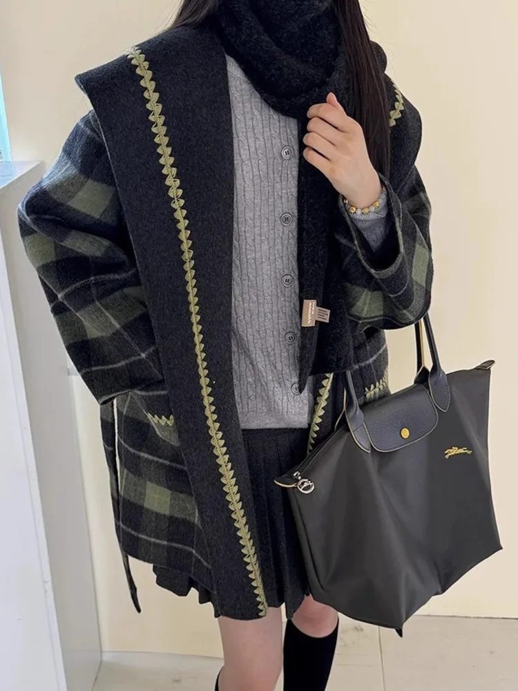 ZMEENNA Veste élégante à revers à carreaux pour femme Manteau long ouvert sur le devant avec détail de broderie Vêtements d'extérieur d'hiver surdimensionnés élégants ZM3636