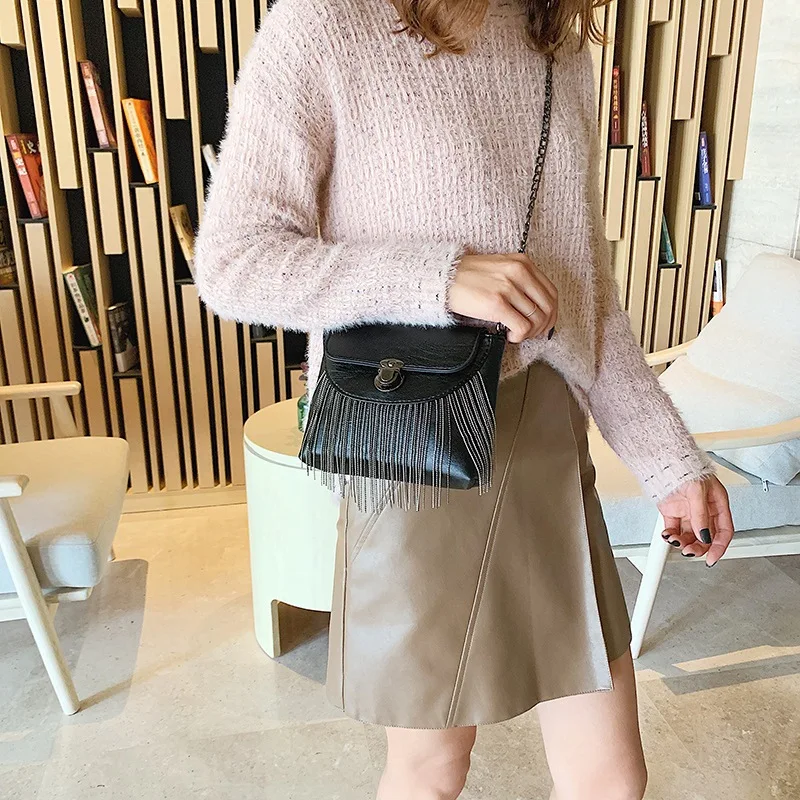 

KK 2024 New Handbag Korean Fashion PU Small Square Single Shoulder Diagonal Buckle Chain Rivet Tassel Women's Bag