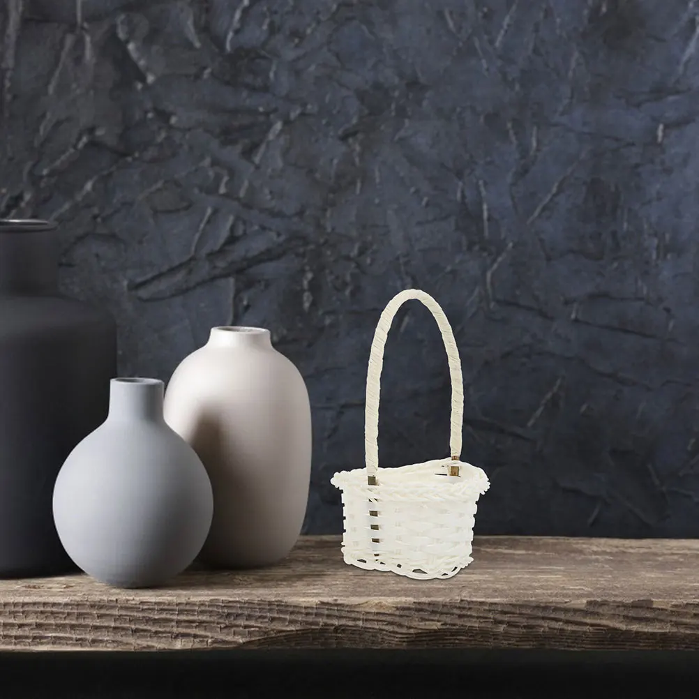 

5pcs Plastic Rattan Chic Storage Baskets Desktop Decor Handmade Fruit Flower Baskets Multi-Function Pastoral Style Small Storage
