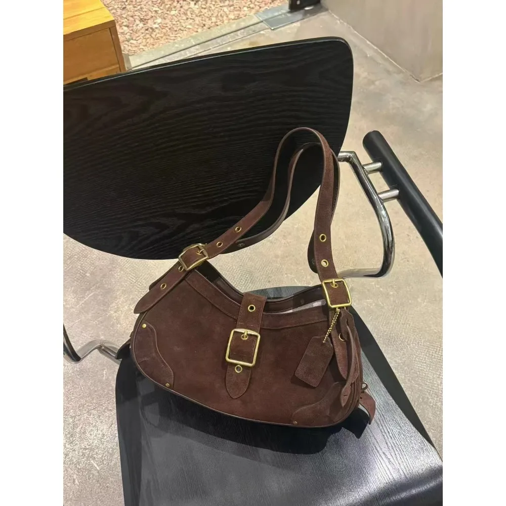 Retro Rivet Underarm Texture Unique Fashion Versatile 2026 New Women's Shoulder Spice Girl Fan Car Bag Textured Hand Bag