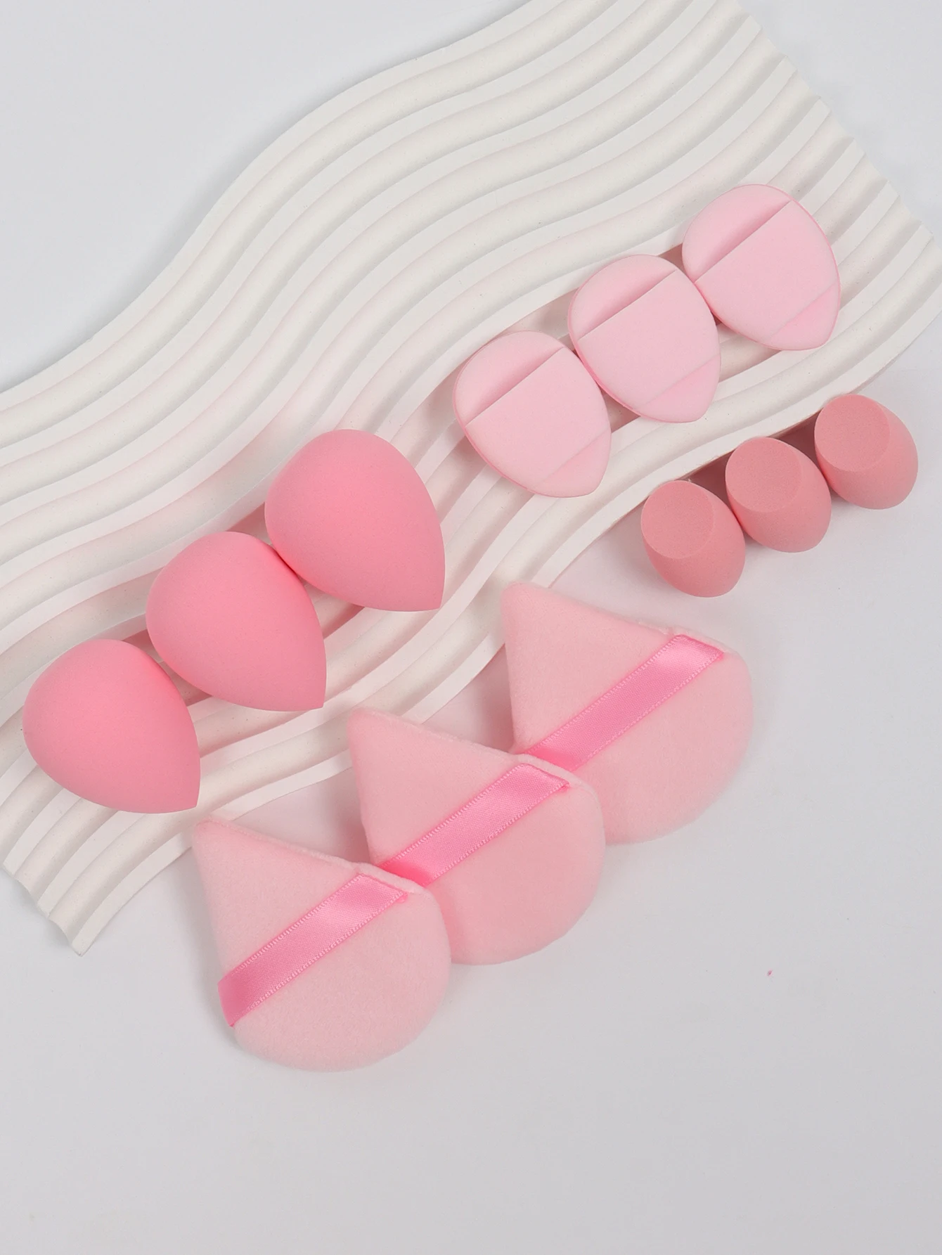 A 12 Piece Set of Versatile Makeup Sponges, Consisting of 3 Loose Powder Puffs, 3 Mini Cushion Powder Puffs, 3 Beauty Eggs, And