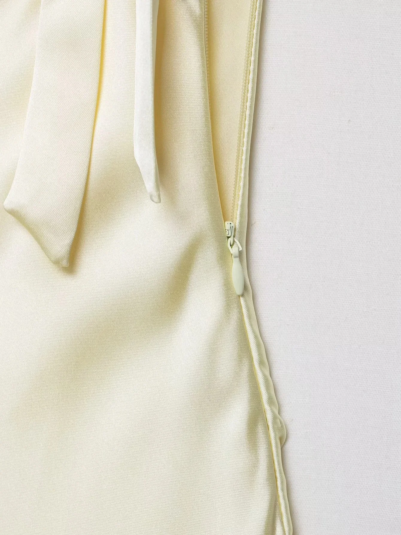 Kondala senhora outono elegante vestido de cetim arco alça de ombro profundo decote em v midi vestido para o sexo feminino 2025 verão moda jantar feminino dres