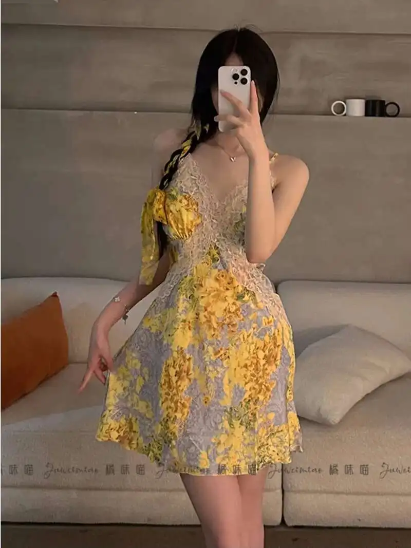 WOMENGAGA 옐로우 레이스 V 넥 탱크 미니 드레스 섹시한 여성 여름 2023 새로운 드레스 우아한 휴일 패션 여성 탑 VM7K