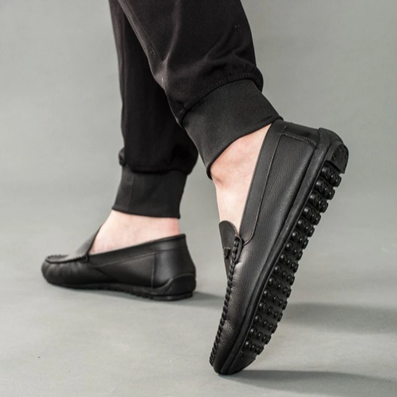 2026 New Men's Breathable Driving Shoes Soft Leather Loafers Soft Sole Slip on Casual Shoes Korean Style